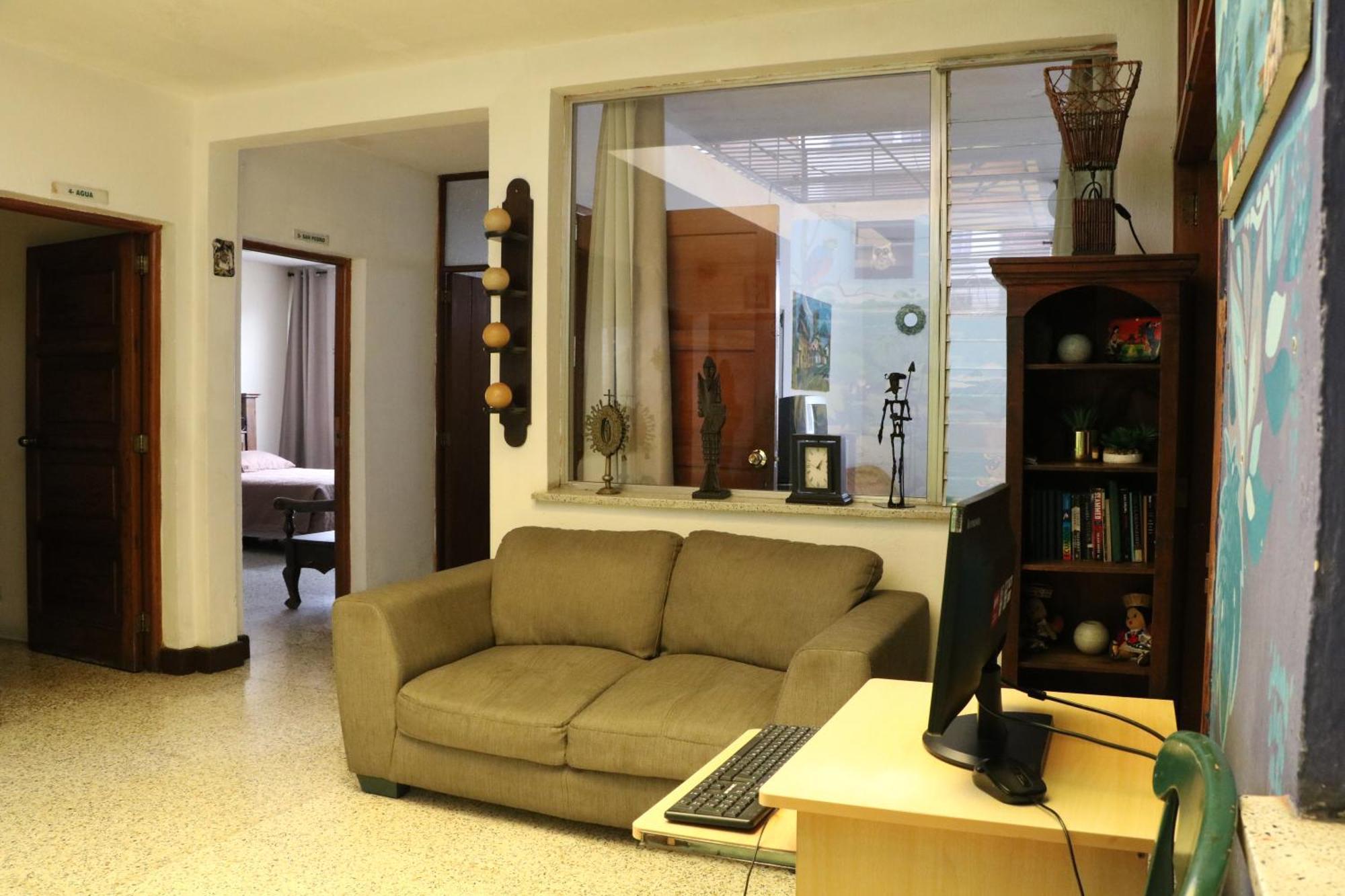 Hostal Los Volcanes Guatemala City Eksteriør bilde